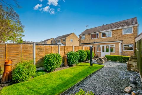 Pollard Avenue, Gomersal... 3 bed semi