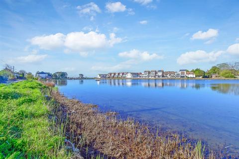 Slipper Road, Emsworth, Hampshire 2 bed park home for sale