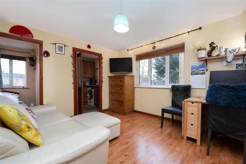 Draycott Close, London, NW2 1 bed flat for sale