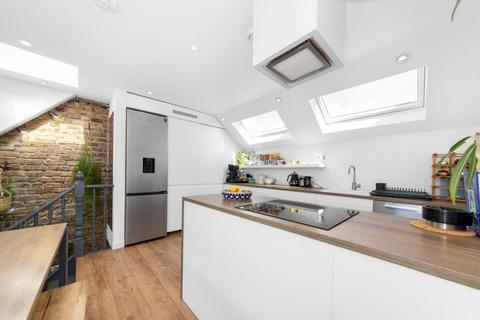 Borland Road, Peckham, London, SE15 3 bed apartment for sale