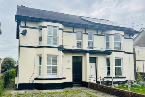 Heol Cennen, Ffairfach, Llandeilo 3 bed semi