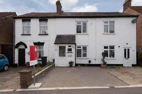 Chase Road, London N14 2 bed terraced house for sale