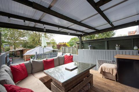 Chase Road, London N14 3 bed terraced house for sale