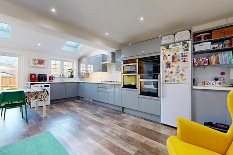 Britannia Lane, Knights Park, Ashford 3 bed semi