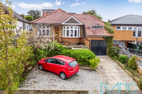King James Avenue, Cuffley EN6 4 bed detached house for sale