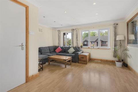 Rossignol Gardens, Carshalton 2 bed apartment for sale