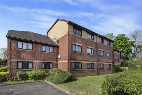 Rossignol Gardens, Carshalton 2 bed apartment for sale