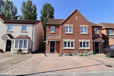 Lyon Avenue, Market Weighton, York 3 bed semi