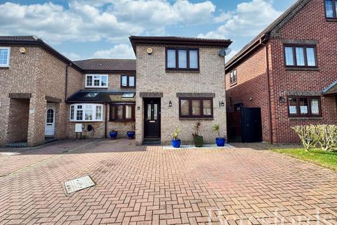 Swanbourne Drive, Hornchurch, RM12 4 bed semi