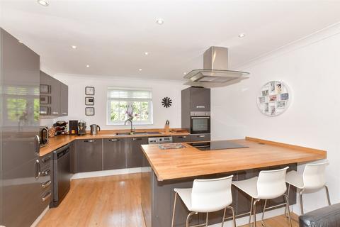 Island Road, Canterbury CT3 4 bed detached house for sale