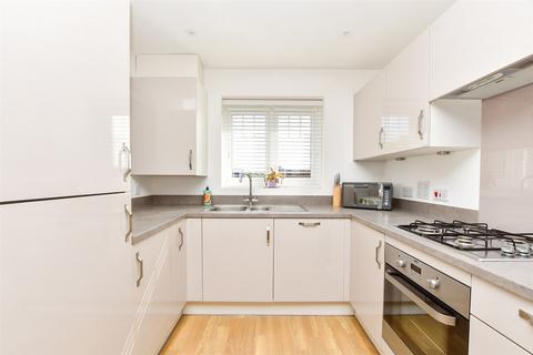 Duke Court, Edenbridge TN8 2 bed apartment for sale