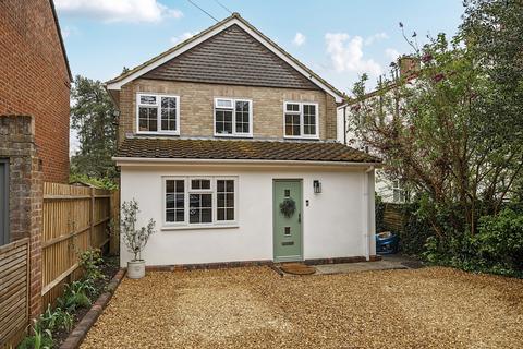 Richmond Road, Basingstoke, Hampshire 3 bed detached house for sale