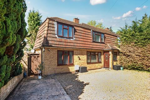 Chertsey Lane, Surrey TW18 4 bed semi