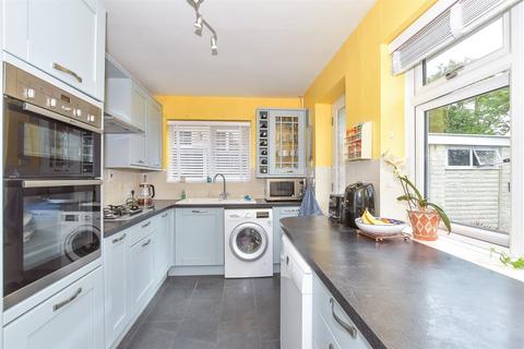 Laburnum Lane, Canterbury CT2 4 bed chalet for sale
