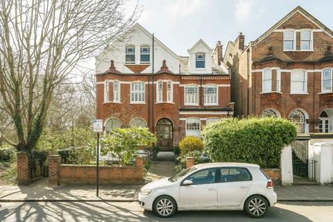 Bedford Hill, London SW12 2 bed flat for sale