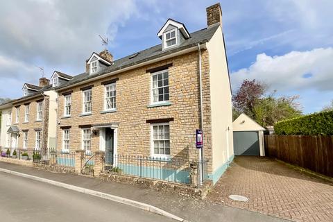 Barons Court, Usk NP15 6 bed detached house for sale