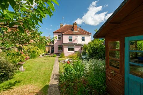 High Street, Lyminge, Folkestone, CT18 3 bed semi