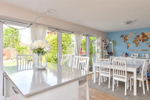 Donnington Road, Woodingdean... 4 bed semi