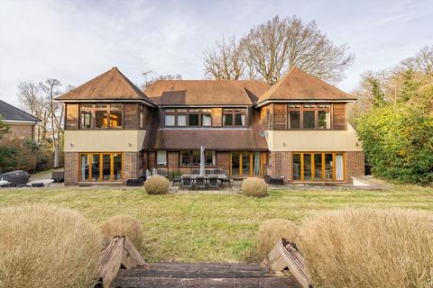 Green Lane, Cobham, Surrey, KT11 5 bed detached house for sale