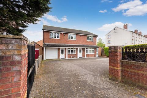 Priory Road, Burnham SL1 4 bed detached house for sale