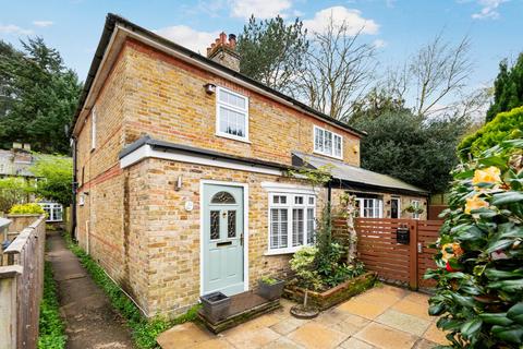 Brooklands Lane, Weybridge, KT13 3 bed semi