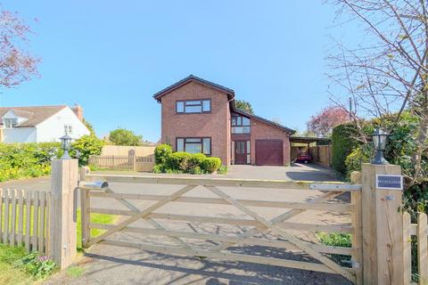 Baughton, Earls Croome, Worcester 3 bed detached house for sale