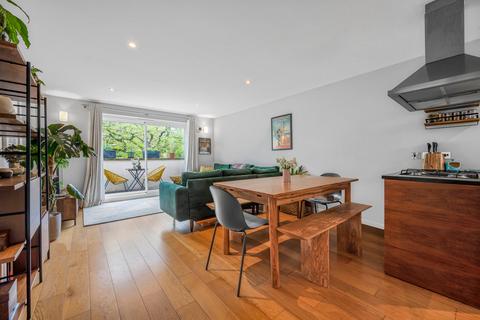 Blackstock Road, Highbury, Islington... 2 bed flat for sale