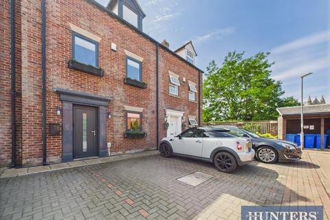 Flemingate Court, Beverley, HU17 0SZ 3 bed townhouse for sale