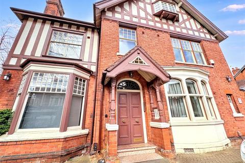 Alcester Road, Birmingham B13 2 bed flat for sale