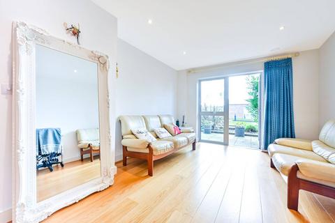 Austen House, Guildford, GU1 1 bed flat for sale