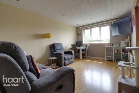Plumtree Close, Dagenham 1 bed flat for sale