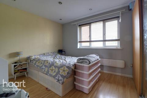 Plumtree Close, Dagenham 1 bed flat for sale
