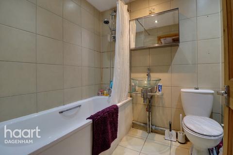 Plumtree Close, Dagenham 1 bed flat for sale
