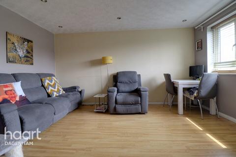 Plumtree Close, Dagenham 1 bed flat for sale