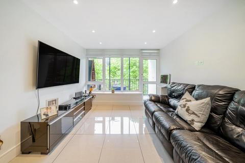 Heather Close, Clapham, London, SW8 2 bed flat for sale