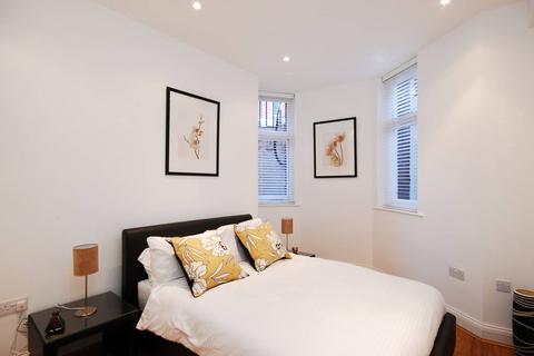 Iverna Gardens, Kensington, London, W8 2 bed flat for sale
