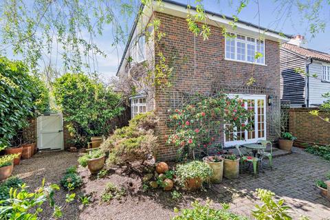 Bracken Path, Epsom 3 bed detached house for sale