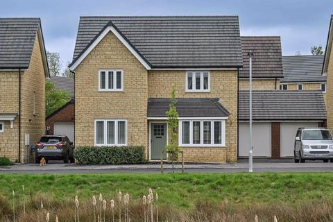 Assart Way, Chippenham 4 bed detached house for sale