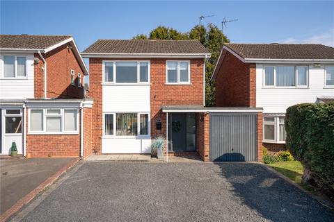 255 Tennyson Way, Kidderminster... 3 bed semi