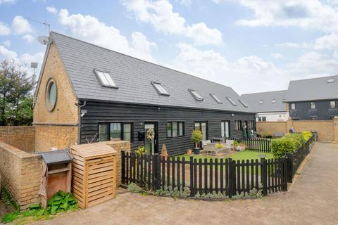 Vincent Farm Courtyard, Margate CT9 3 bed semi