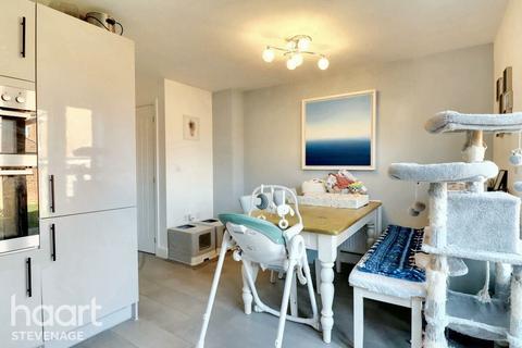 Milk Churn Way, KNEBWORTH 3 bed semi