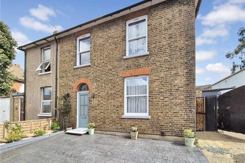 Wellington Road, Orpington, Kent, BR5 3 bed semi