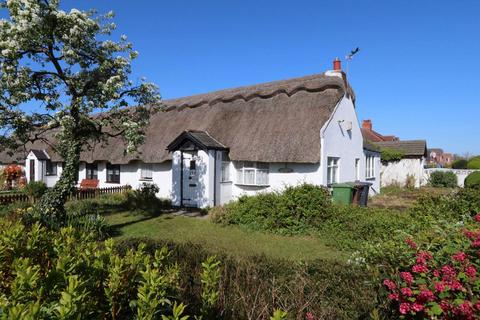 Marshside Road, Southport PR9 2 bed cottage for sale