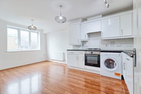 South Street, Romford, RM1 1 bed flat for sale