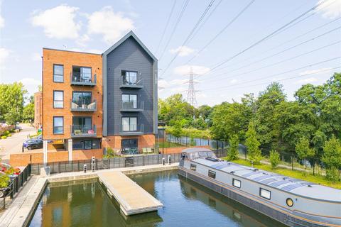 Hazlemere Marina, Waltham Abbey, EN9 2 bed apartment for sale