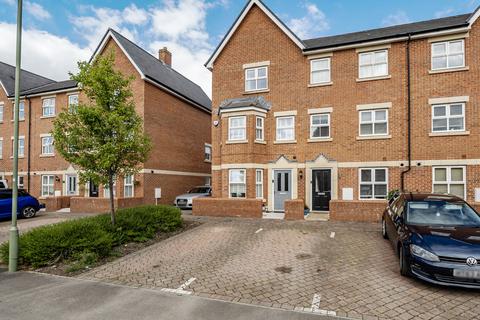 Toynbee Road, Eastleigh, Hampshire, SO50 4 bed end of terrace house for sale