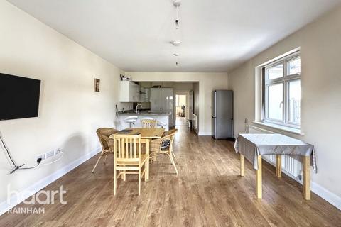 Stanley Road North, Rainham, RM13 8AX 3 bed semi