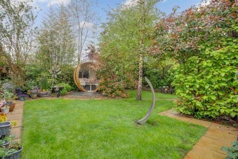 204 Kingsmead Road, High Wycombe HP11 3 bed detached house for sale