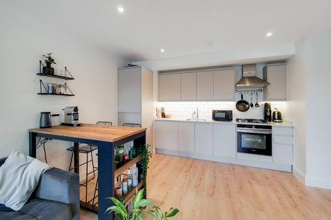 Buckingham Parade, Stanmore... 1 bed flat for sale