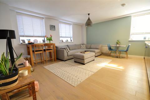 East Grinstead, West Sussex, RH19 2 bed apartment for sale